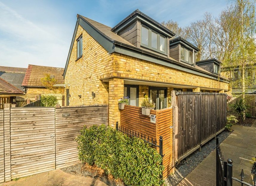 Properties sold in Station Road - TW12 2AX view1