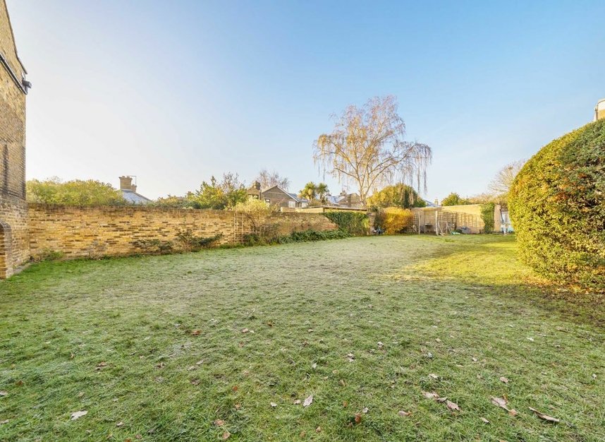 Properties for sale in Station Road - TW12 2DD view4