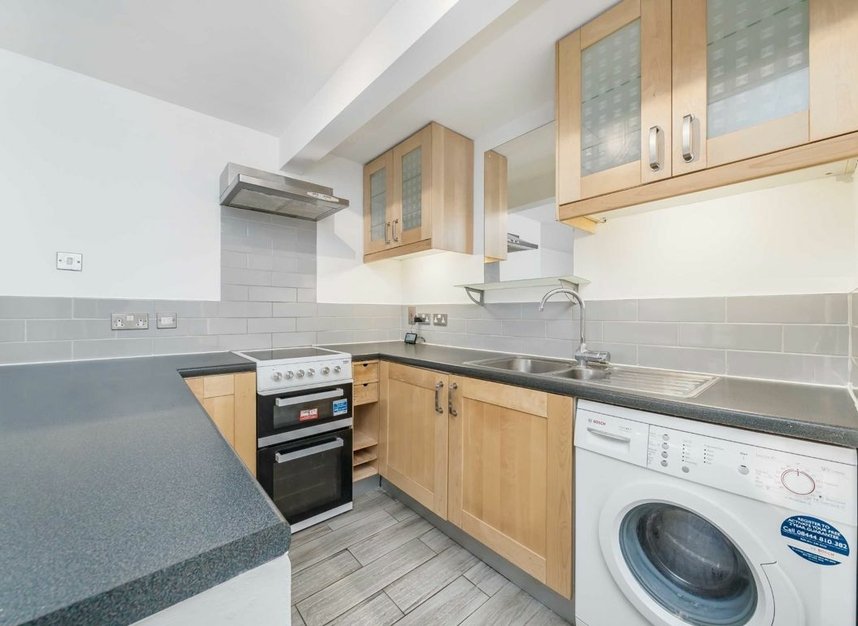 Properties for sale in Station Road - TW12 2DD view3