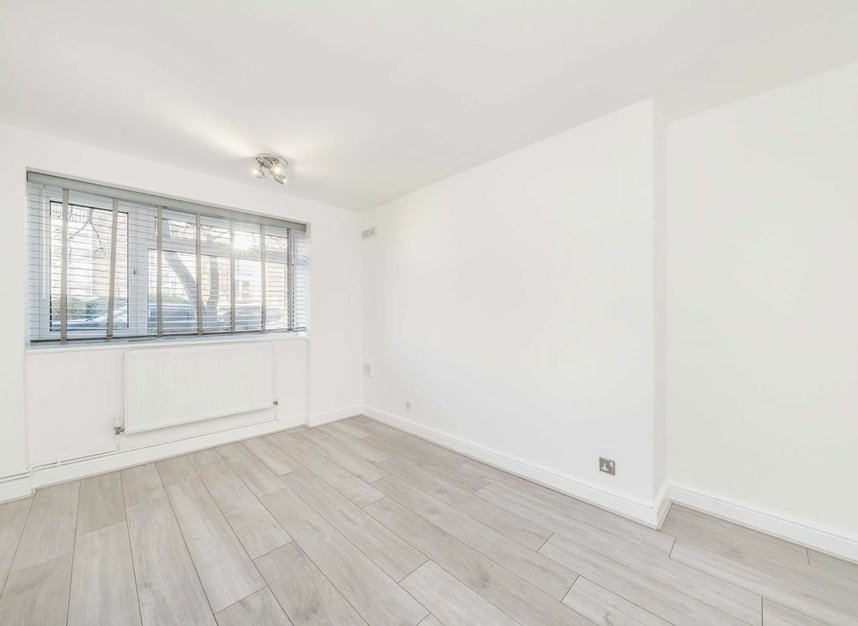 Properties for sale in Station Road - TW12 2DD view5