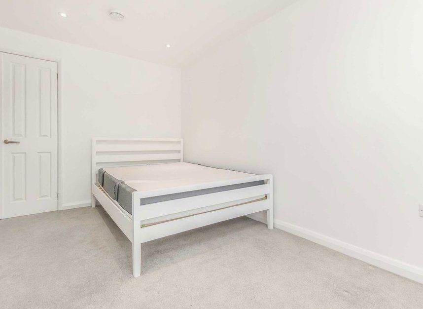 Properties for sale in Station Road - TW12 2AL view4