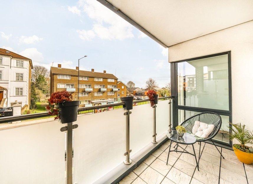 Properties for sale in Station Road - N11 1QH view8