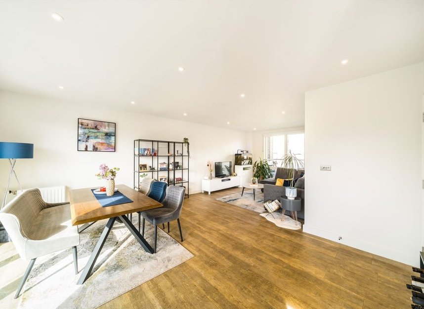 Properties for sale in Station Road - N11 1QH view5