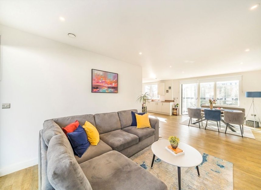 Properties for sale in Station Road - N11 1QH view2