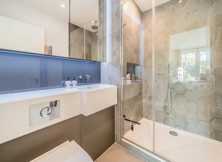 Properties sold in Sterling Way - N7 9HG view5