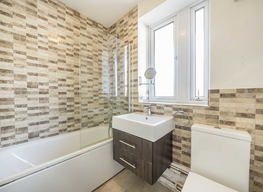 Flat for sale in Stoke Newington Church Street, London, N16 (Ref 224582