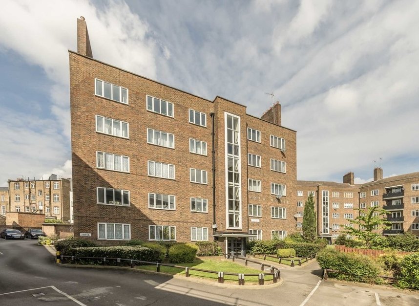 Flat for sale in Stoke Newington Church Street, London, N16 (Ref 224582