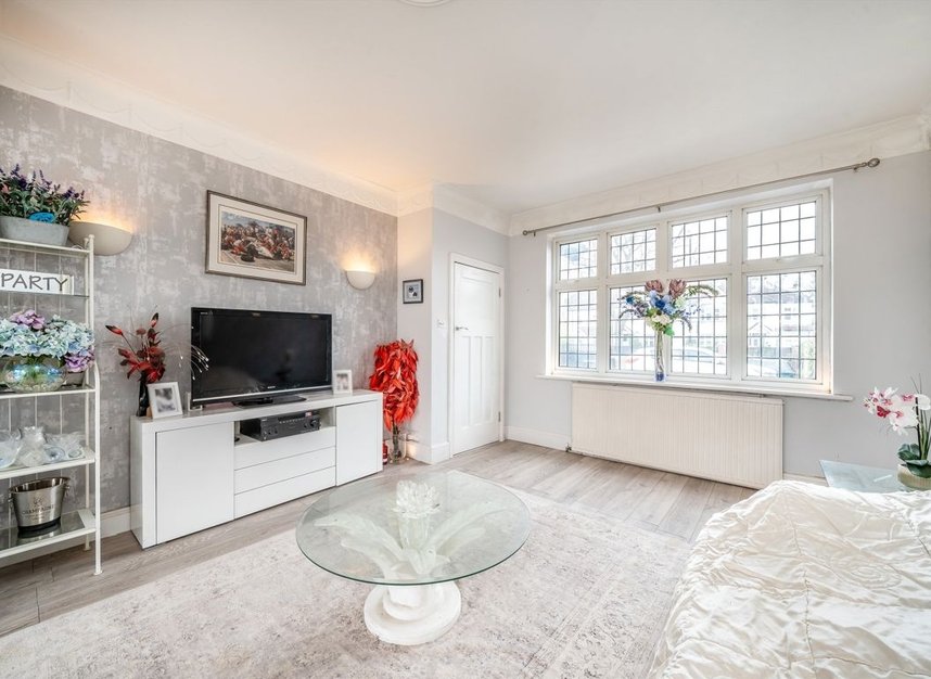 Properties for sale in Strawberry Vale - TW1 4RX view2