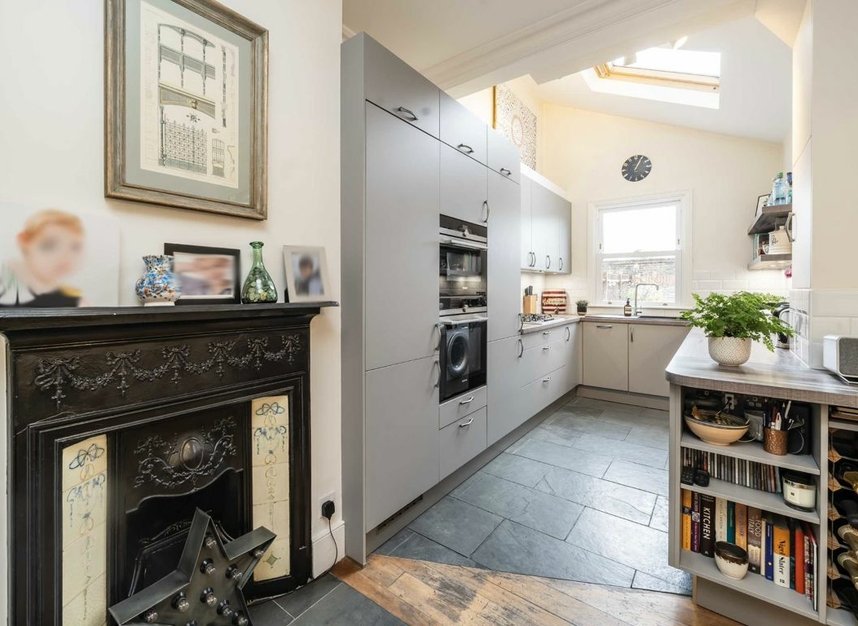 Properties for sale in Sunderland Road - W5 4JY view4