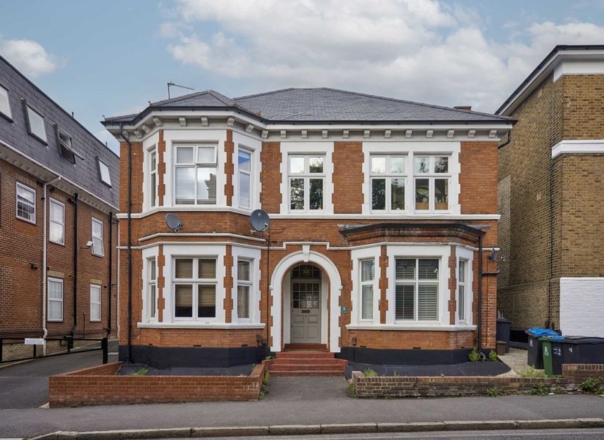 Flat for sale in Surbiton Hill Road, Surbiton, KT6 (Ref 214241) Dexters
