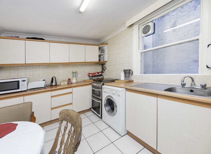 Properties for sale in Sussex Gardens - W2 1TU view4
