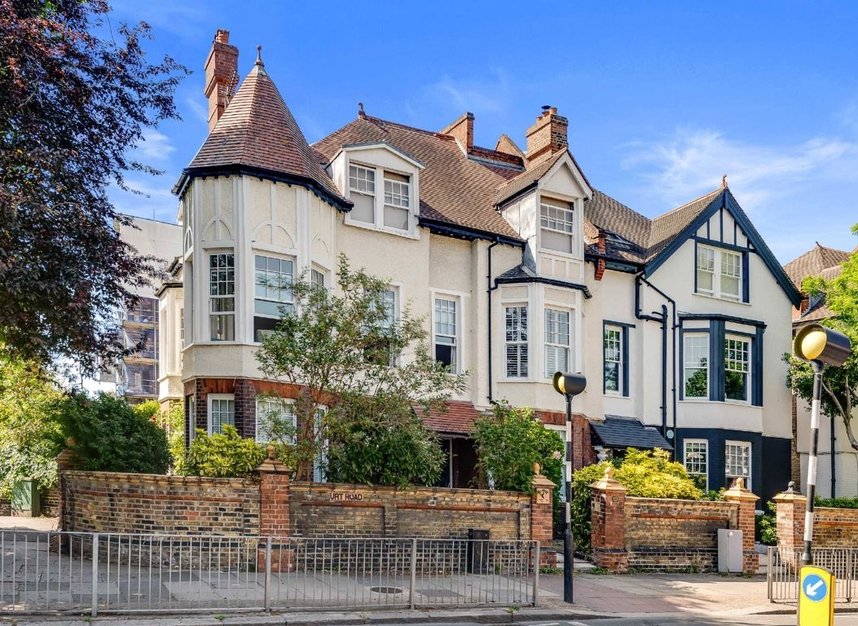 Properties for sale in Sutton Court Road - W4 3EQ view1