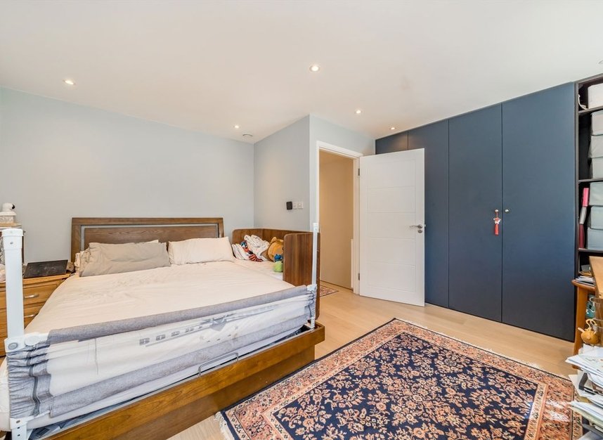 Properties for sale in Swaledale Close - N11 3FA view4