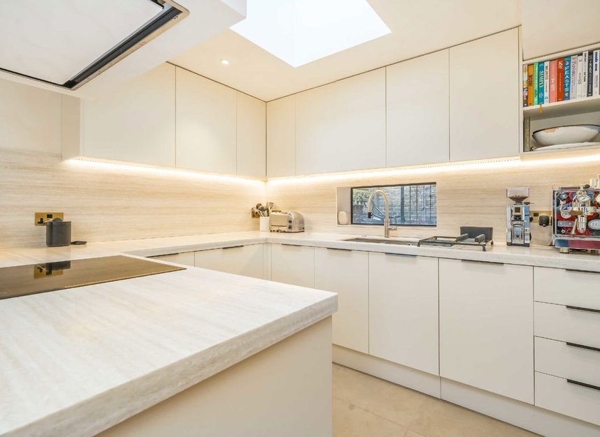 Properties for sale in Sydner Road - N16 7UG view4
