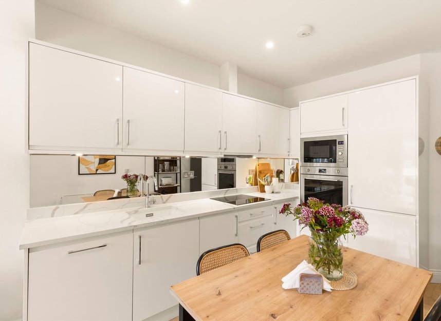 Properties for sale in Sylvester Road - N2 8HN view3