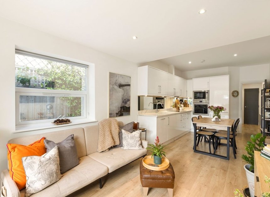 Properties for sale in Sylvester Road - N2 8HN view5