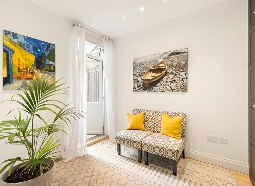 Properties for sale in Sylvester Road - N2 8HN view7