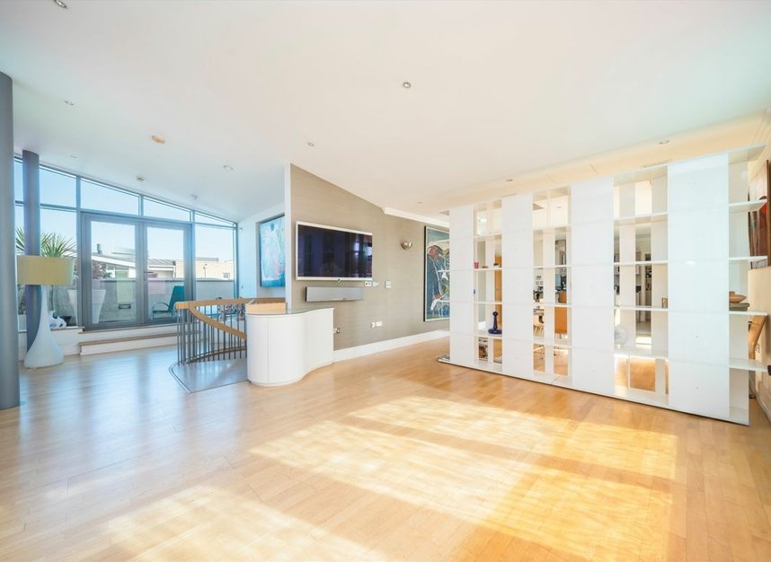 Properties for sale in Tallow Road - TW8 8EH view2