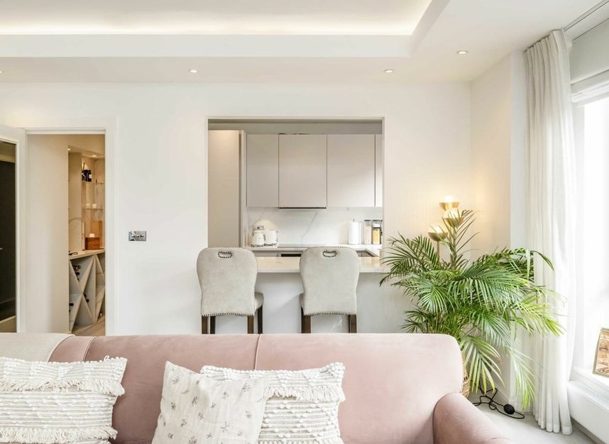 Properties for sale in Tedworth Square - SW3 4DY view3