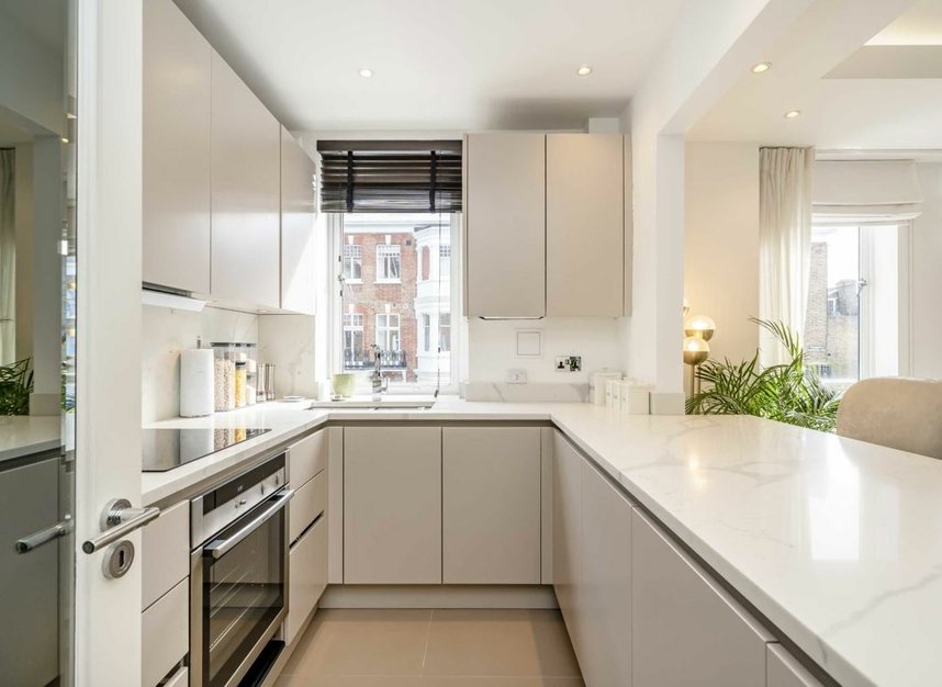 Properties for sale in Tedworth Square - SW3 4DY view5