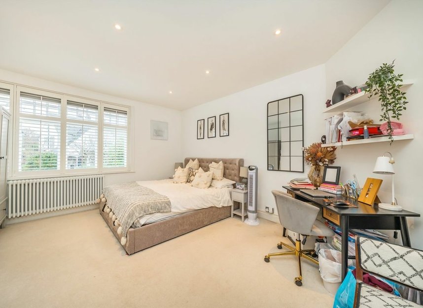 Properties for sale in Temple Fortune Lane - NW11 7UB view6