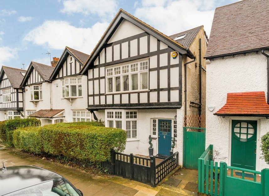 Properties for sale in Temple Fortune Lane - NW11 7UB view1