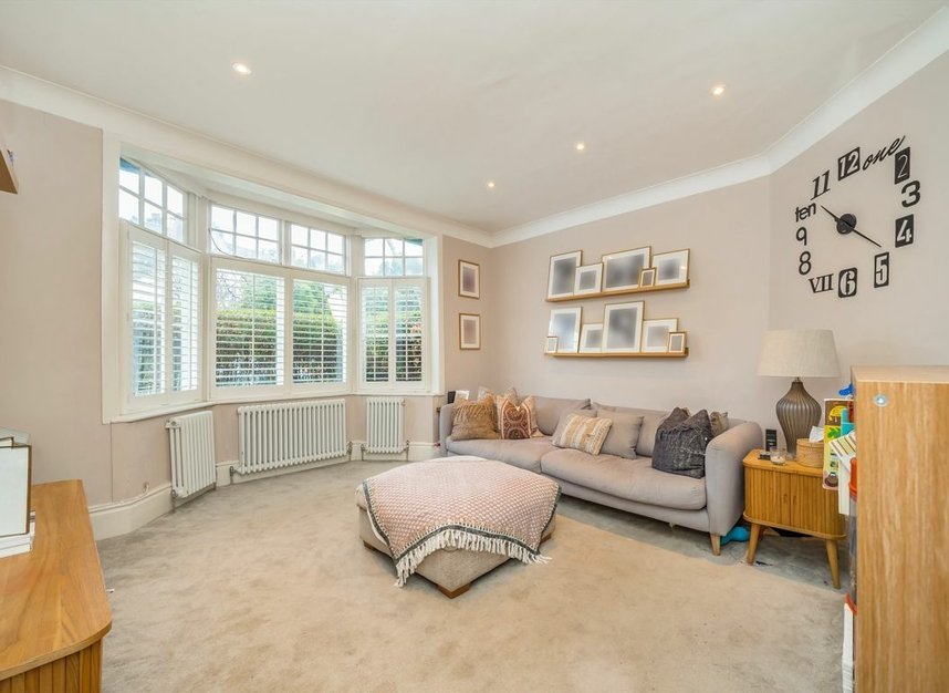 Properties for sale in Temple Fortune Lane - NW11 7UB view4