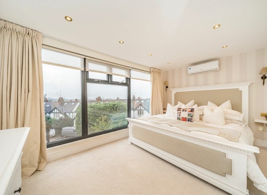 Properties for sale in Temple Fortune Lane - NW11 7UB view5