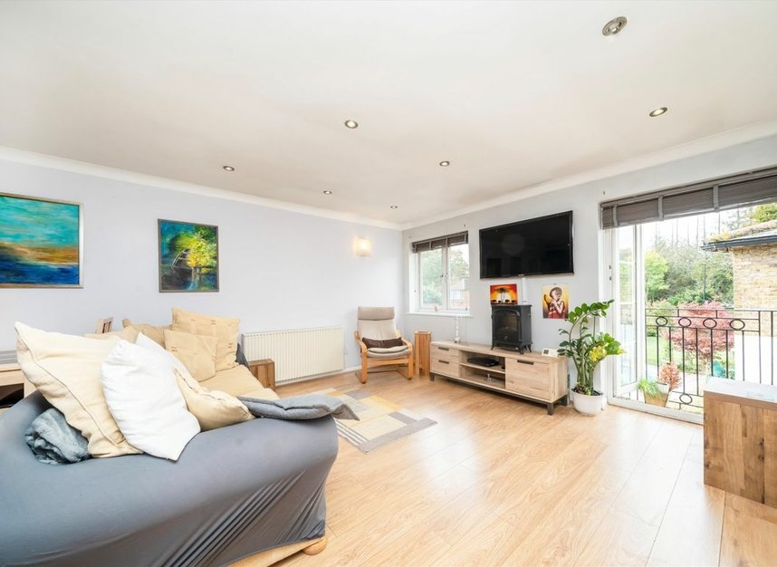 Properties sold in Tentelow Lane - UB2 4LG view2