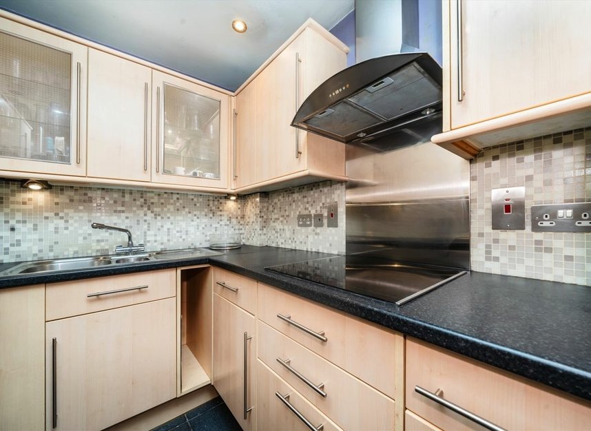 Properties sold in Tentelow Lane - UB2 4LG view5