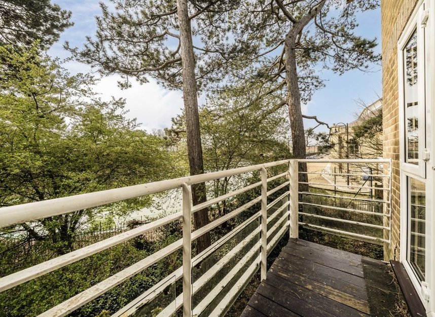 Properties for sale in Thames Close - TW12 2ET view4