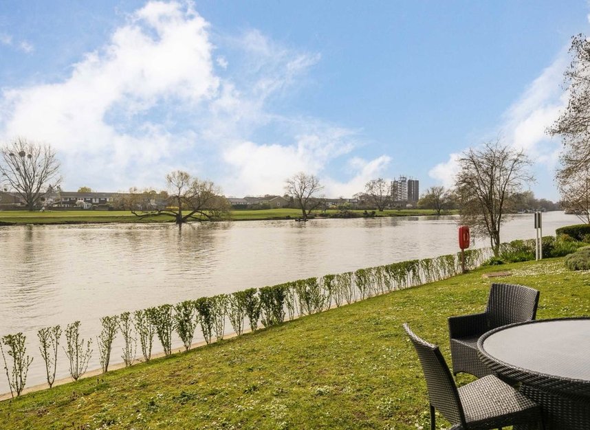 Properties for sale in Thames Close - TW12 2ET view2