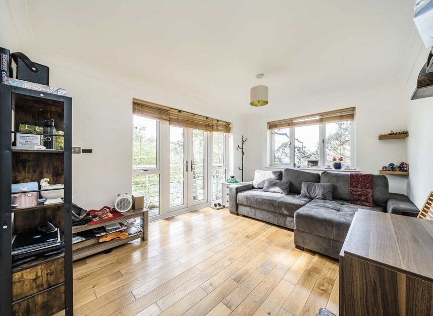 Properties for sale in Thames Close - TW12 2ET view3