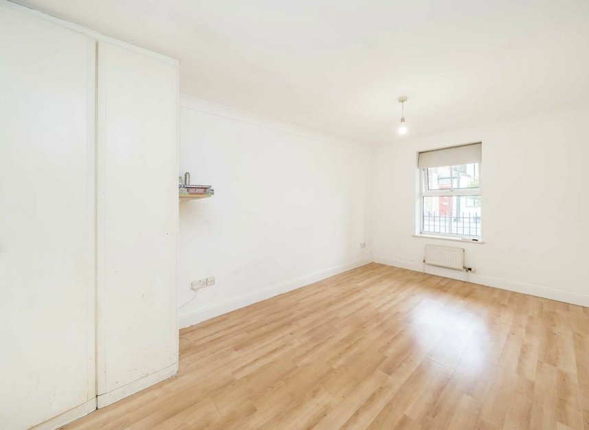 Properties for sale in Thames Street - TW12 2EW view5