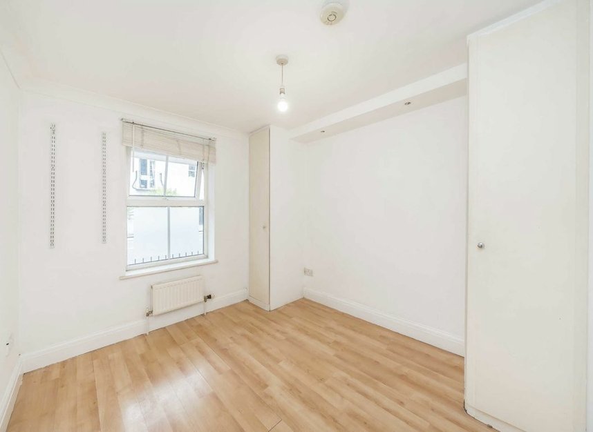 Properties for sale in Thames Street - TW12 2EW view6