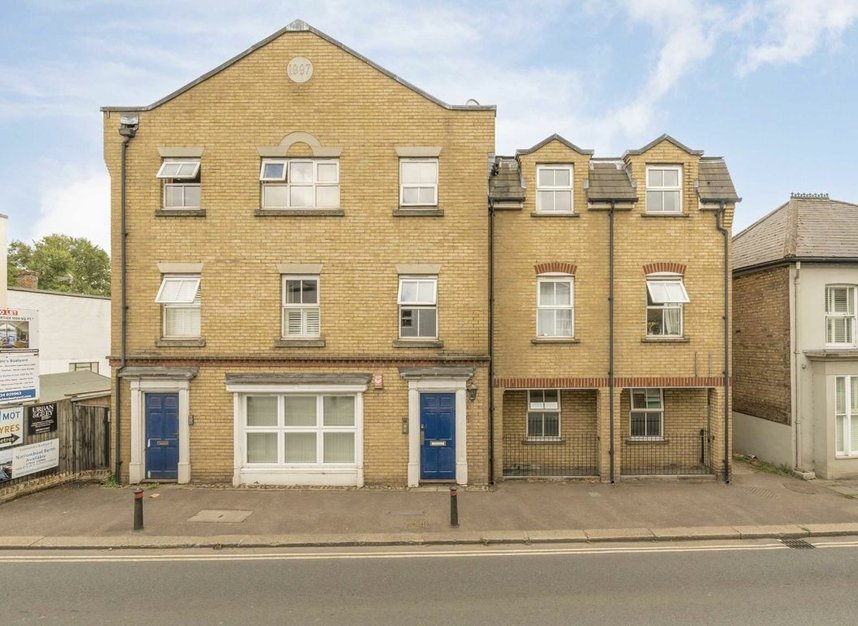 Properties for sale in Thames Street - TW12 2EW view1