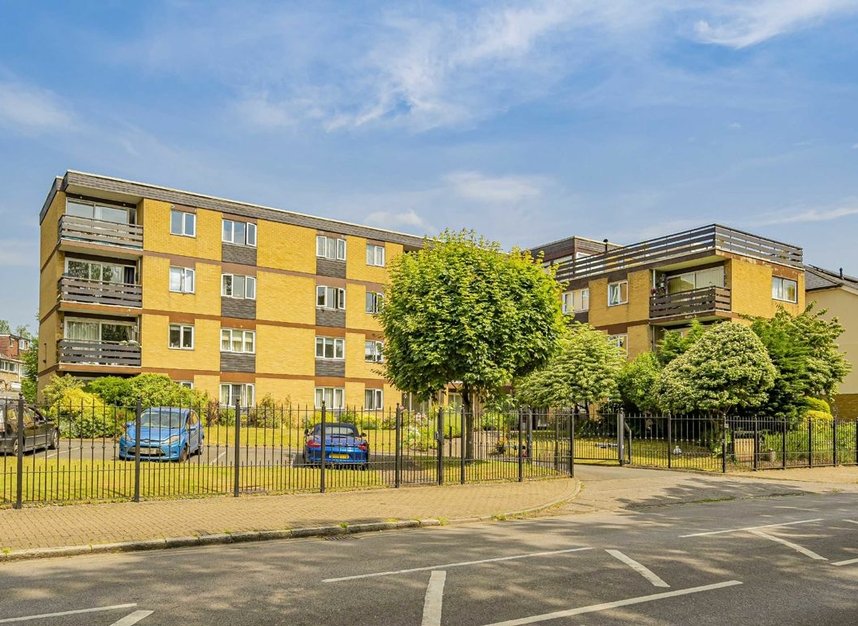 Properties for sale in Thames Street - TW16 5QN view1