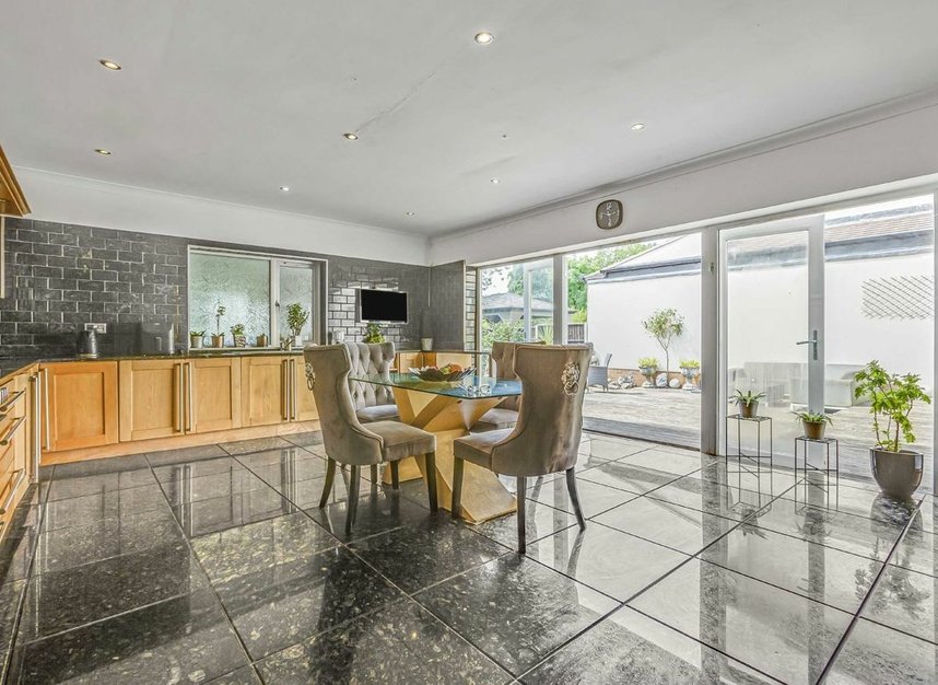 Properties sold in The Avenue - TW16 5EH view3
