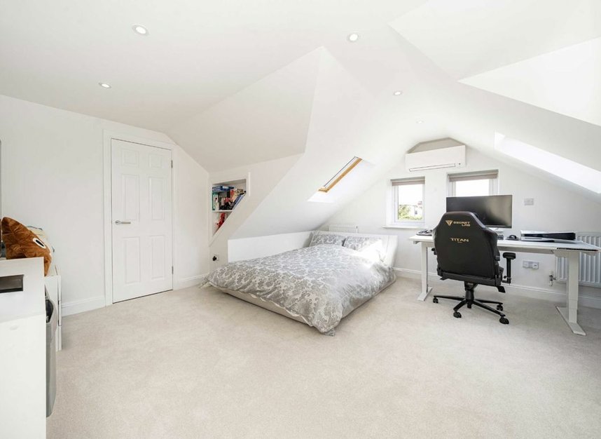 Properties for sale in The Avenue - TW16 5EX view7