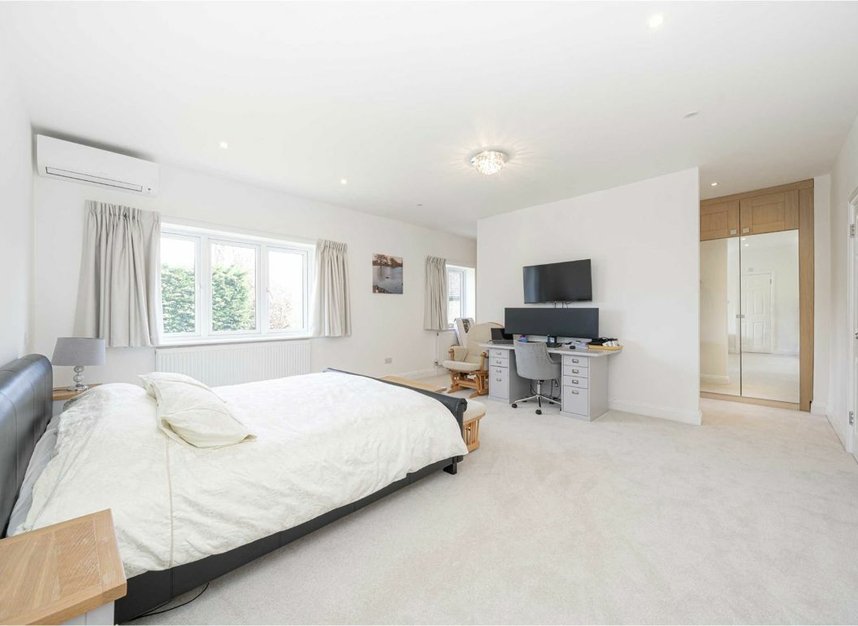 Properties for sale in The Avenue - TW16 5EX view5
