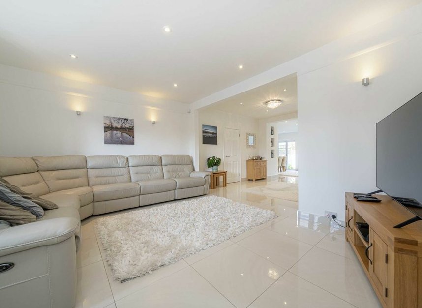 Properties for sale in The Avenue - TW16 5EX view3