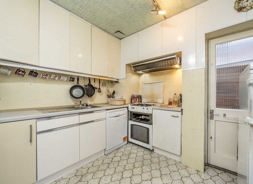 Properties for sale in The Avenue - TW16 5HZ view3