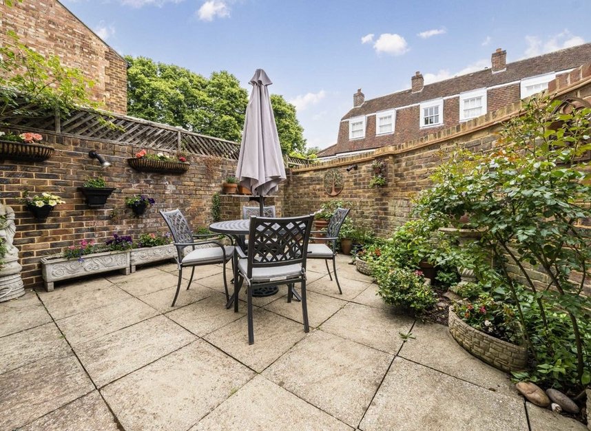 Properties for sale in The Butts - TW8 8BL view8