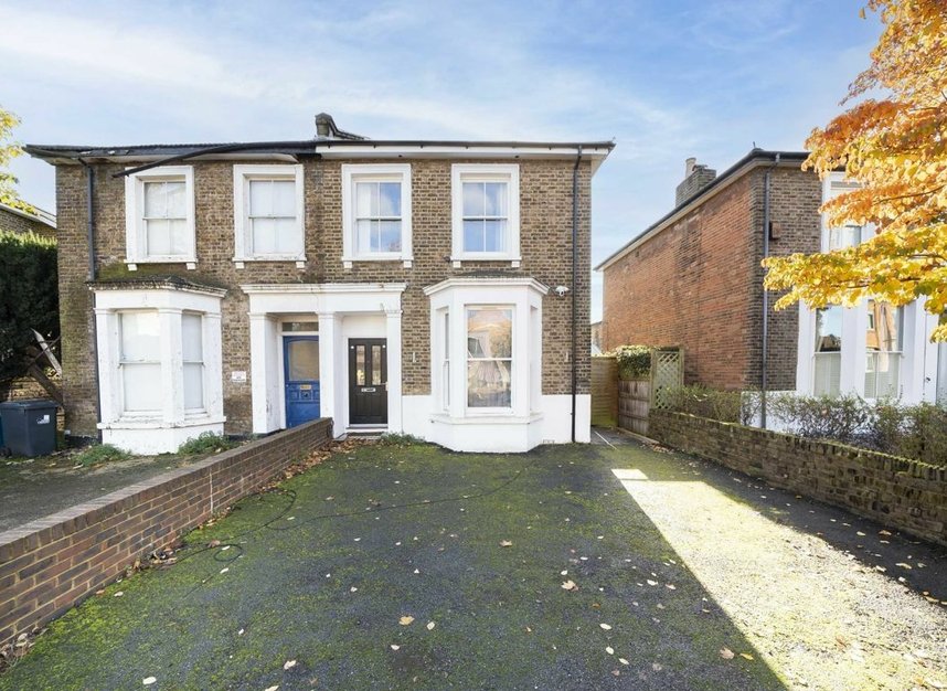 Flat for sale in The Grove, London, W5 (Ref 215403) Dexters