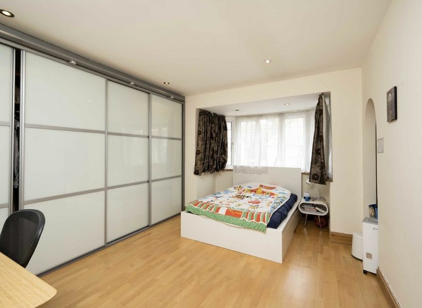 Properties for sale in The Ridgeway - N3 2PH view9