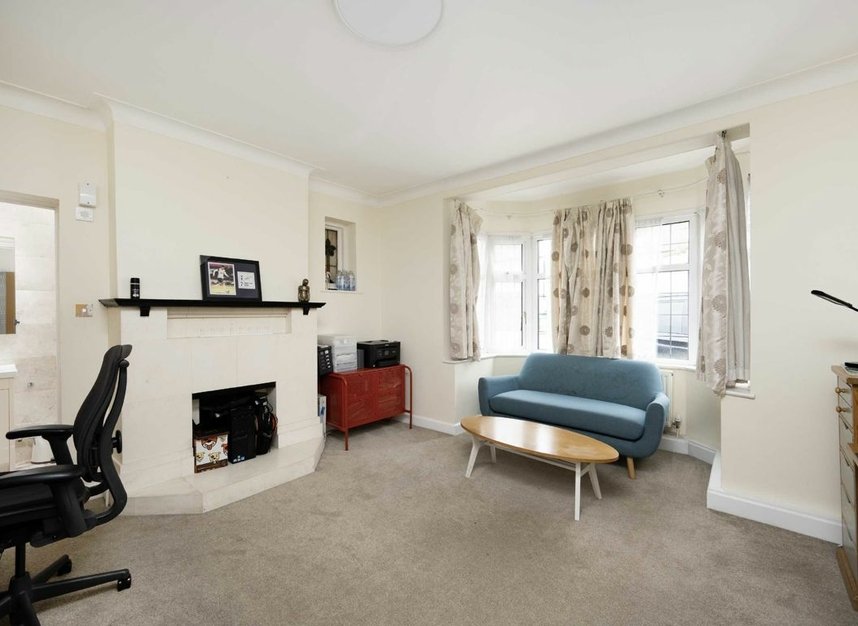 Properties for sale in The Ridgeway - N3 2PH view8