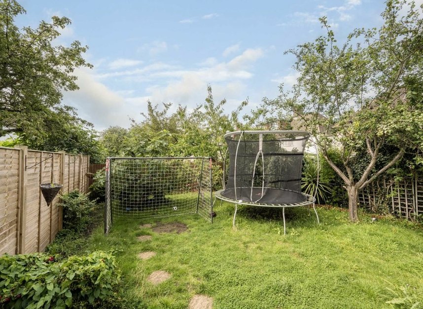 Properties for sale in The Ridgeway - N3 2PH view6