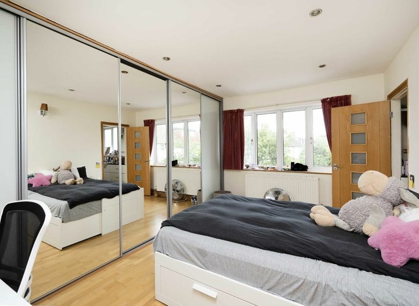 Properties for sale in The Ridgeway - N3 2PH view4