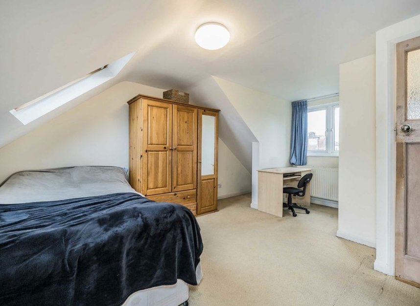 Properties for sale in The Ridgeway - W3 8LW view7