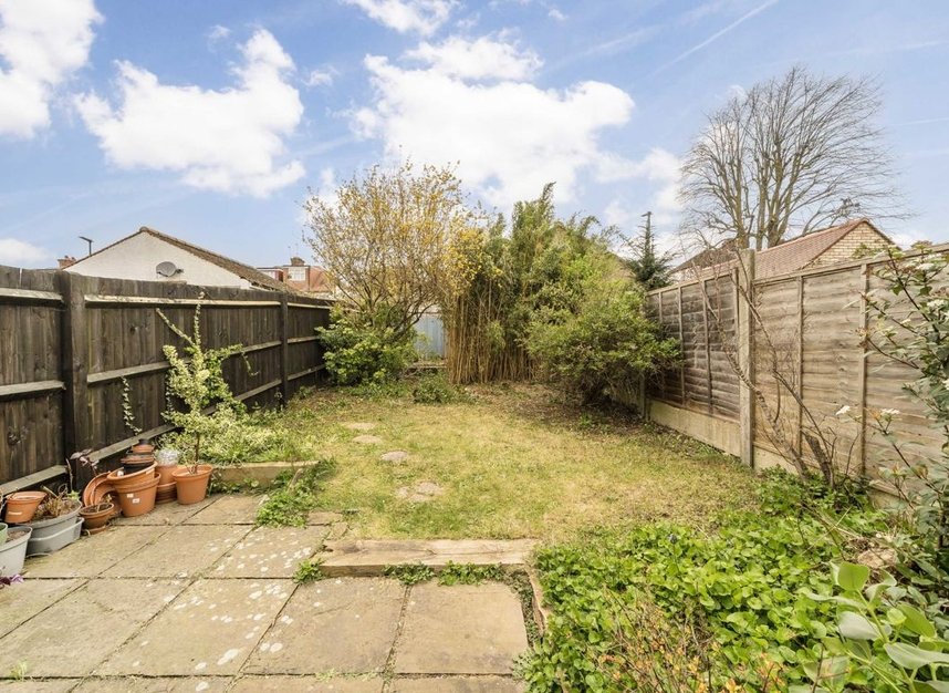 Properties for sale in The Ridgeway - W3 8LW view8
